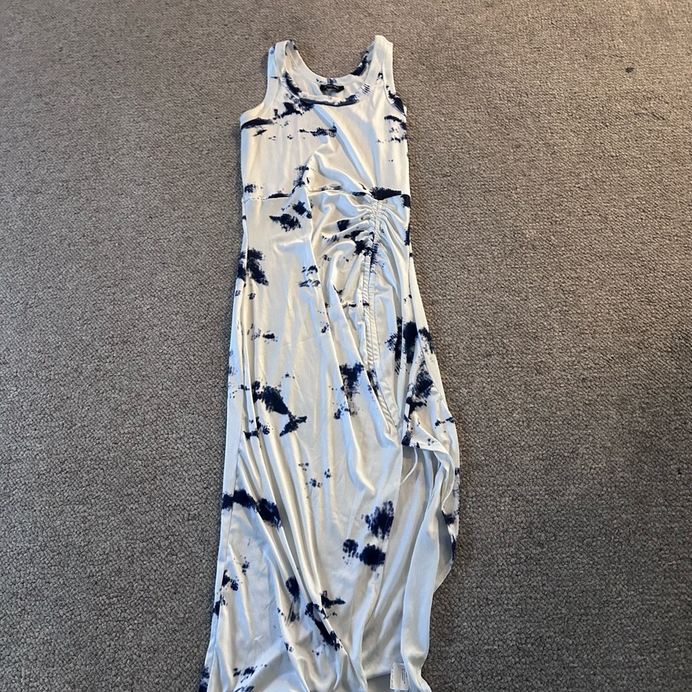 Elegant Tie-Dye Maxi Dress